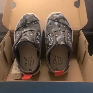 TOMS Little kid shoes